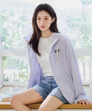 [고윤정 착장] CLASSIC LOGO HOODED PATTERN JACKET stripe