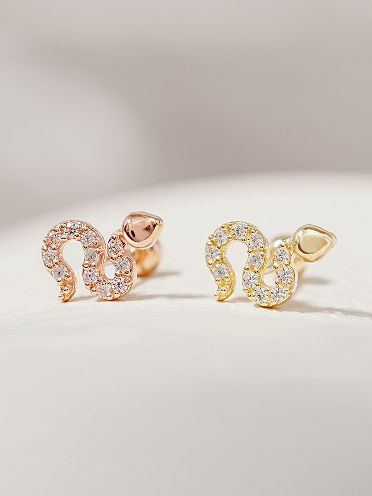 미니멀피어싱(MINIMALPIERCING) 14K 블링 스네이크 큐빅 피어싱 귀걸이
