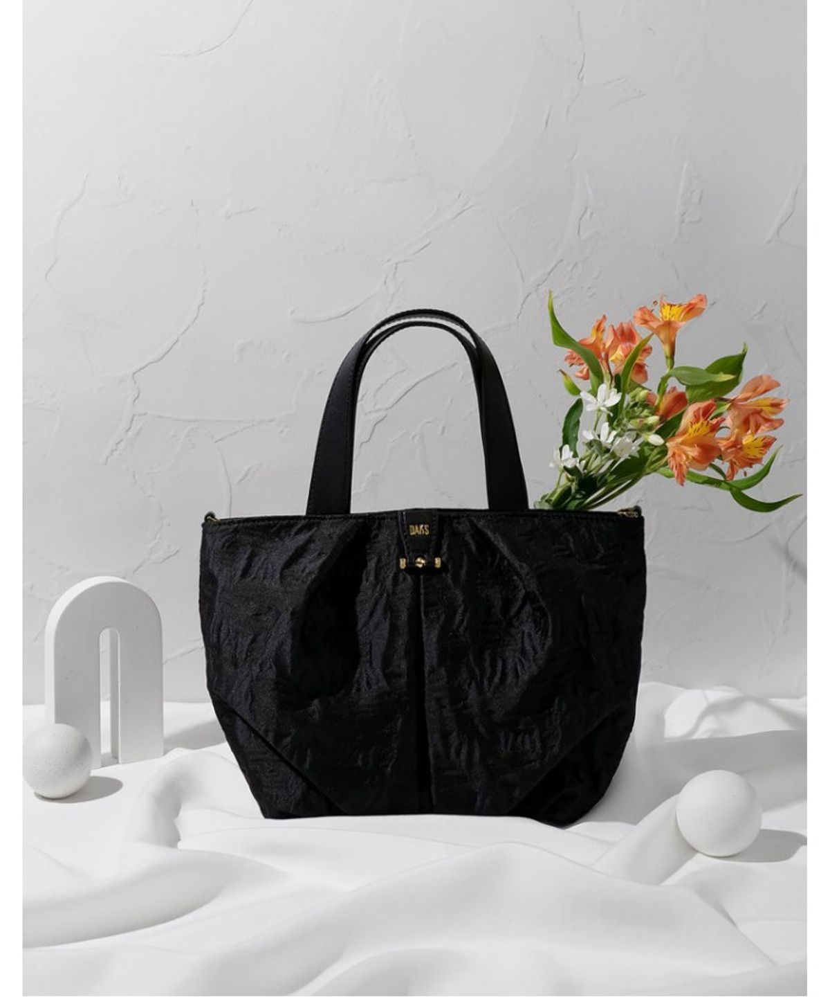 닥스 여성 액세서리(DAKS WOMENS ACCESSORIES) 블랙 플라워 패턴 원단 토트 겸 크로스백_DCBA6E502BK