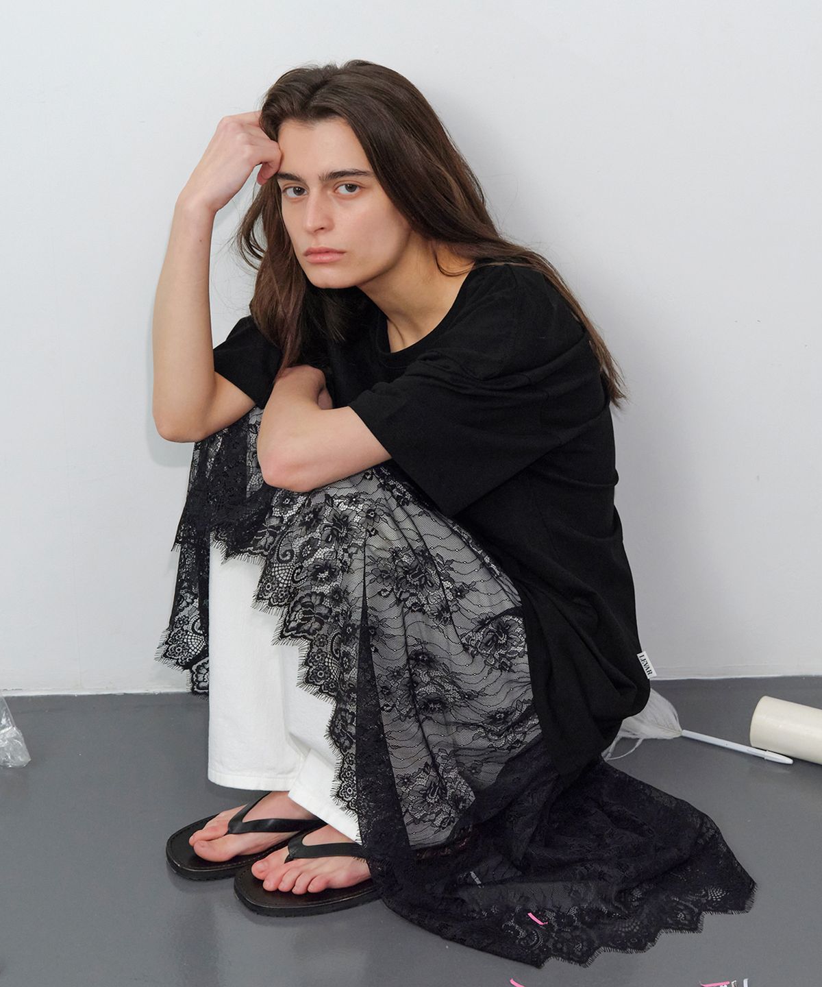 르바(LEVAR) Layered Shirring Lace Skirt - Black