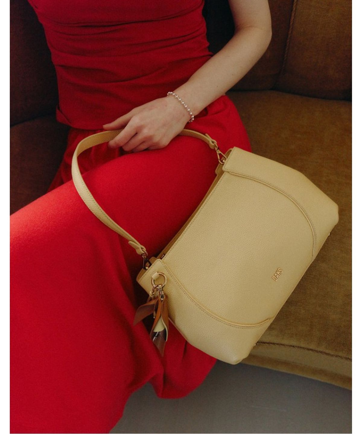 닥스 여성 액세서리(DAKS WOMENS ACCESSORIES) 옐로우 소가죽 플라워 참장식 숄더백 M_DCBA6E562Y2