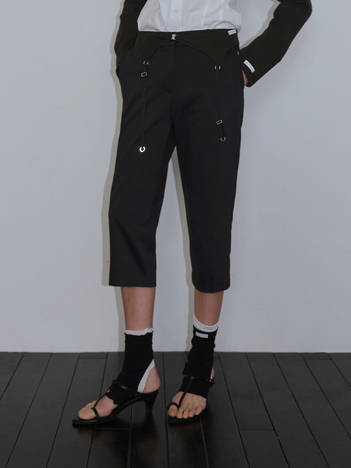 최에(CHOIAE) Garter Capri Pants - Black