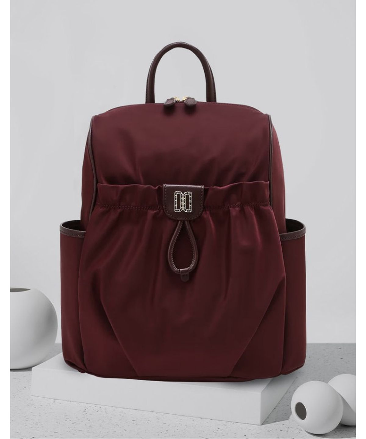 닥스 여성 액세서리(DAKS WOMENS ACCESSORIES) 버건디 앤틱 DD장식 나일론 백팩_DCBA6E344D2