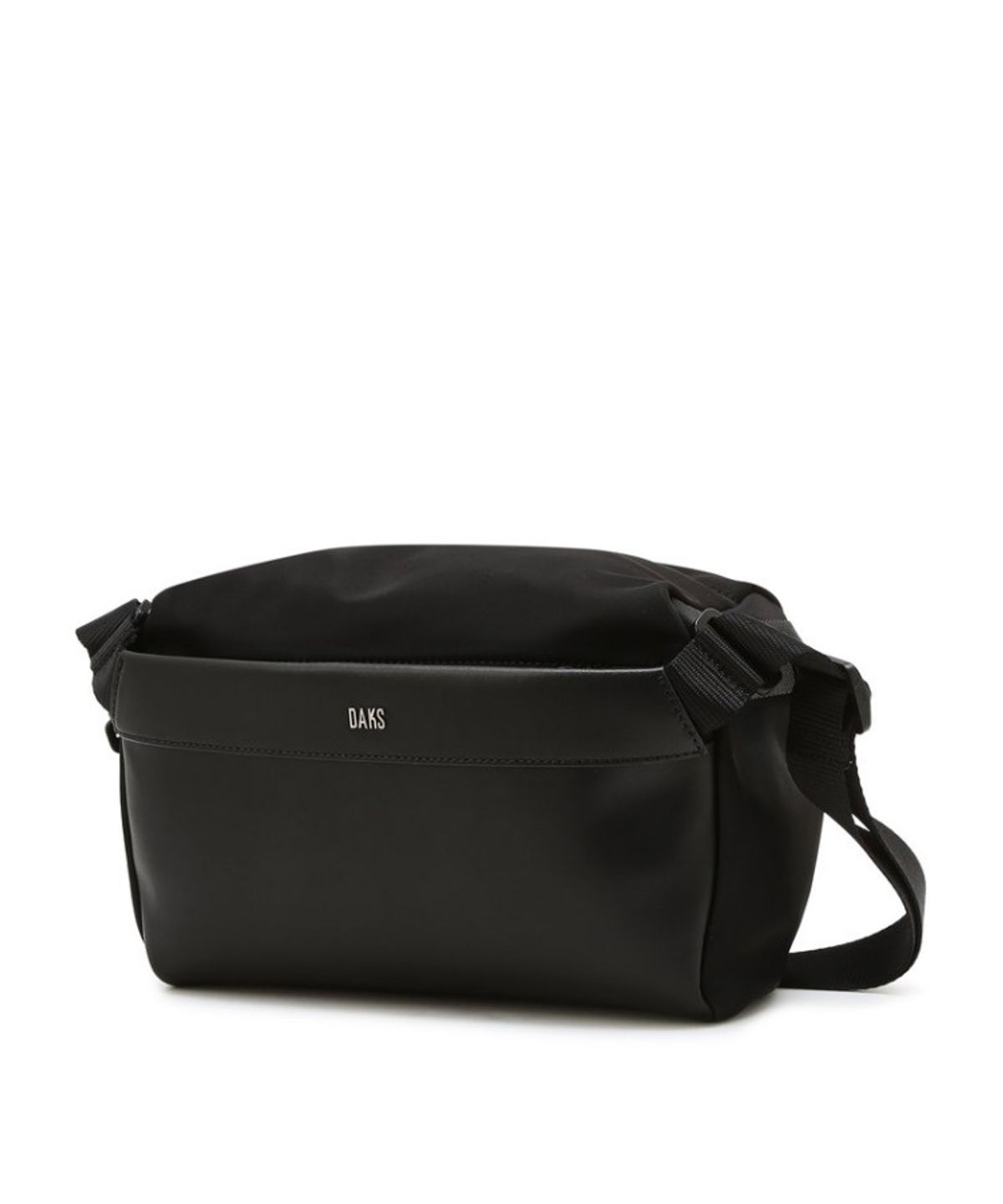 닥스 남성 액세서리(DAKS MEN'S ACCESSORIES) 블랙 로고장식 가죽 크로스백_DBBA6E856BK