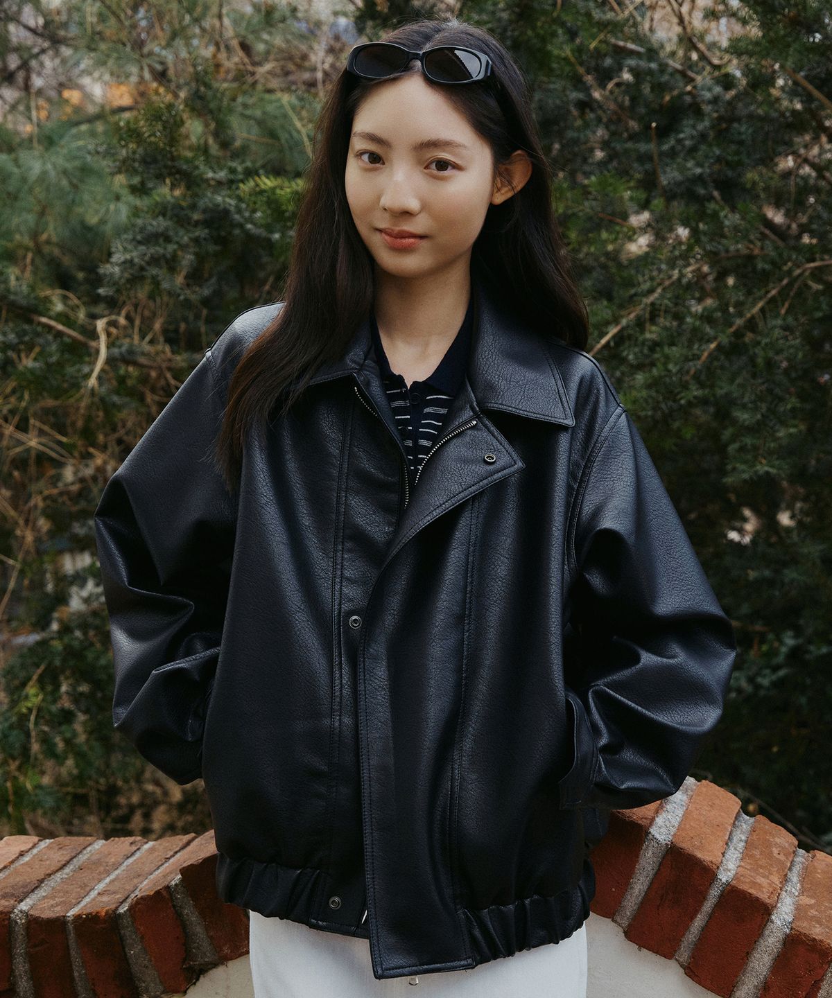 로에일(LOEIL) 오버핏 포켓 페이크 레더 블루종 - 블랙