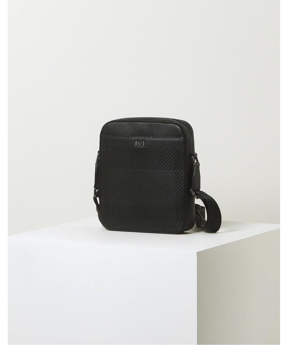 닥스 남성 액세서리(DAKS MEN'S ACCESSORIES) 블랙 하우스 체크 소가죽 크로스백 _DBBA6E309BK