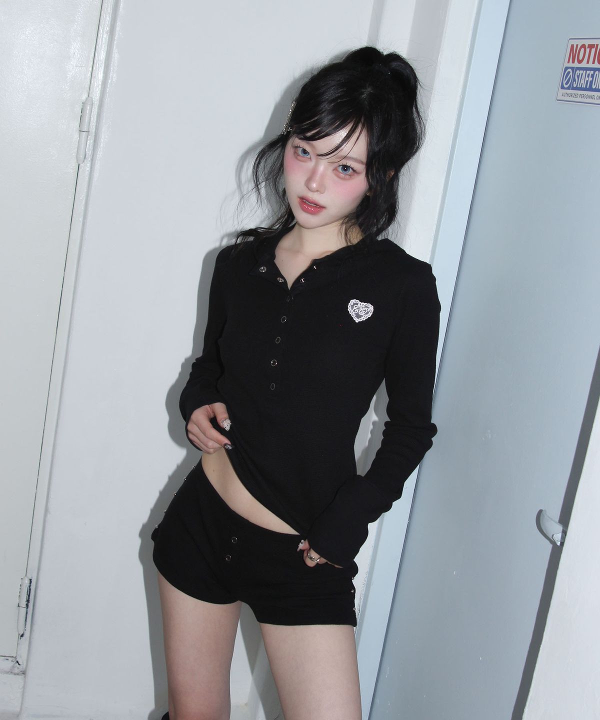 체리퀴리(CHERRYQUIRI) soft cozy waffle hoodie - black