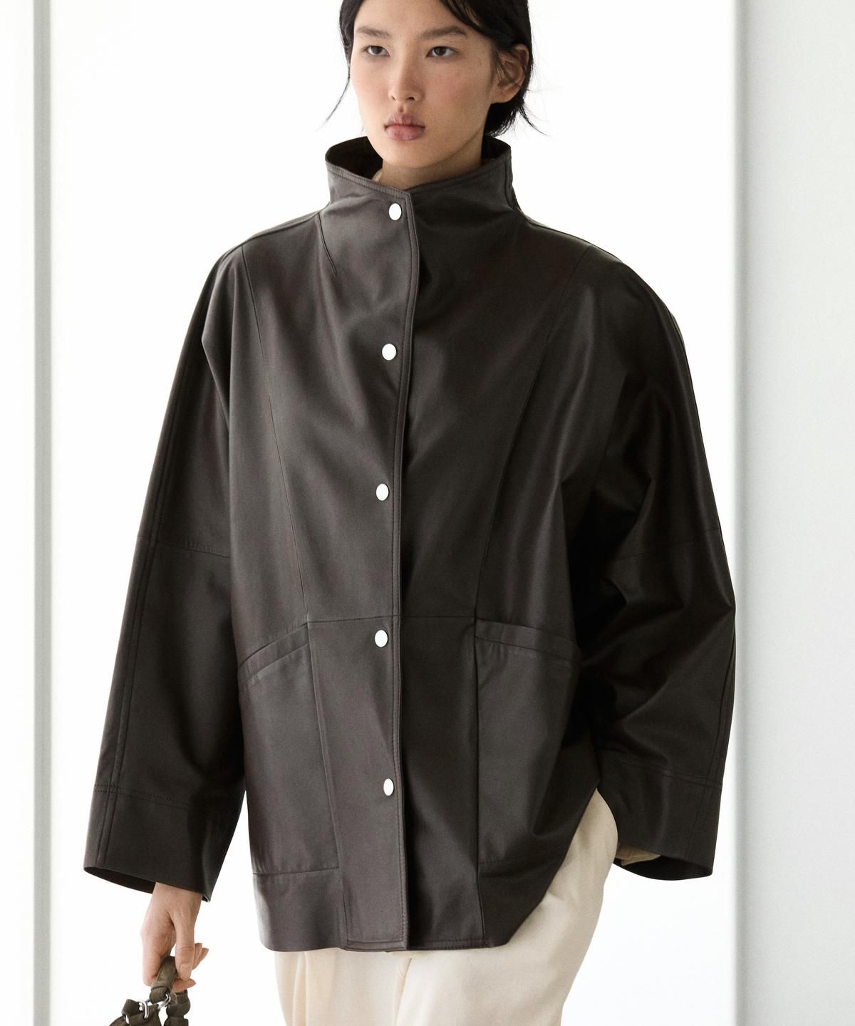 마시모두띠(MASSIMO DUTTI) 나파 가죽 케이프 재킷
