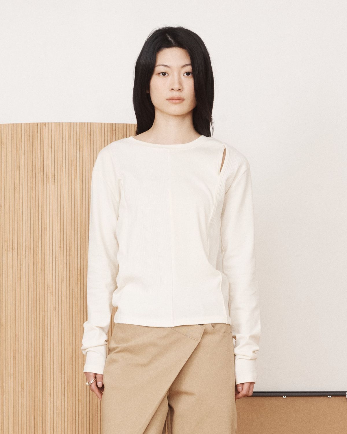 미와이후(MIYHOO) 사이드 슬릿 롱 슬리브 (아이보리)
