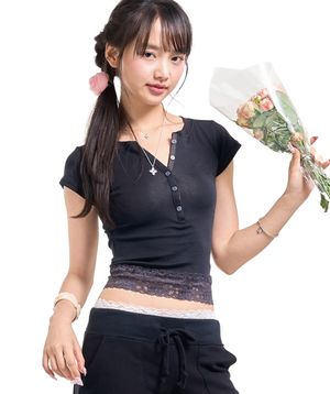 Baby powder lace tee (black)