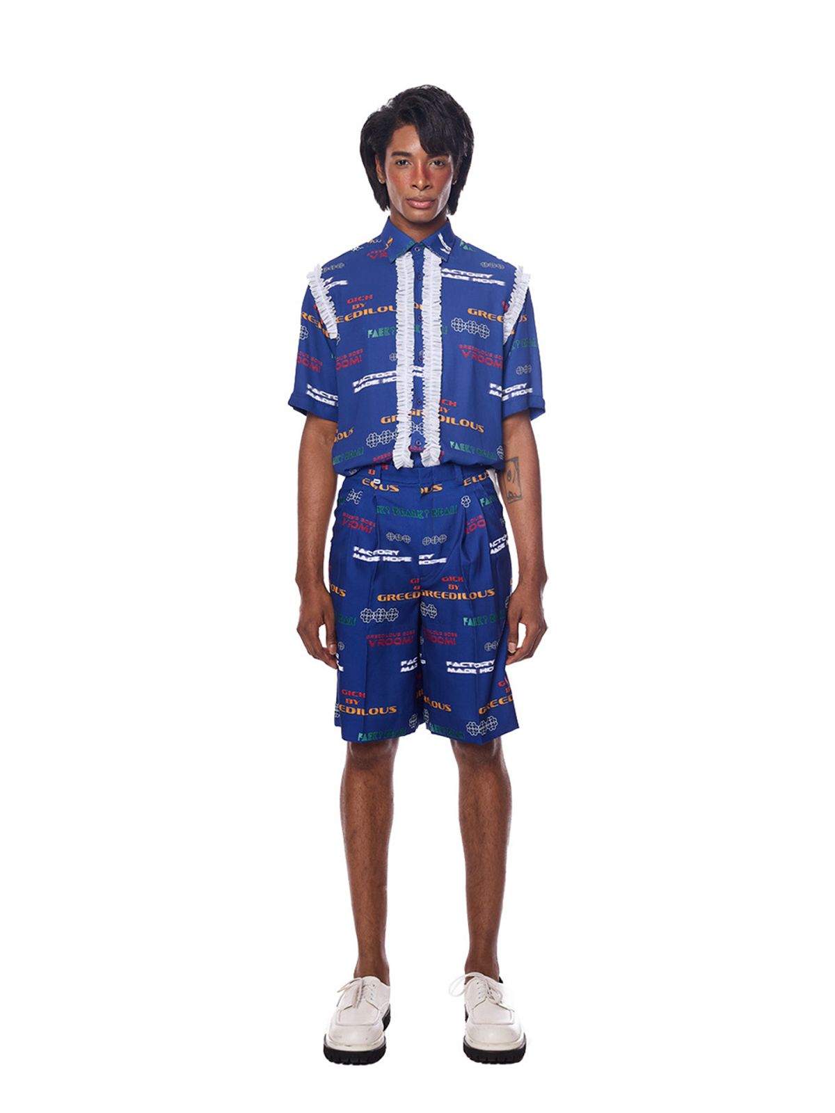 그리디어스(GREEDILOUS) Typo Print Tailored Shorts