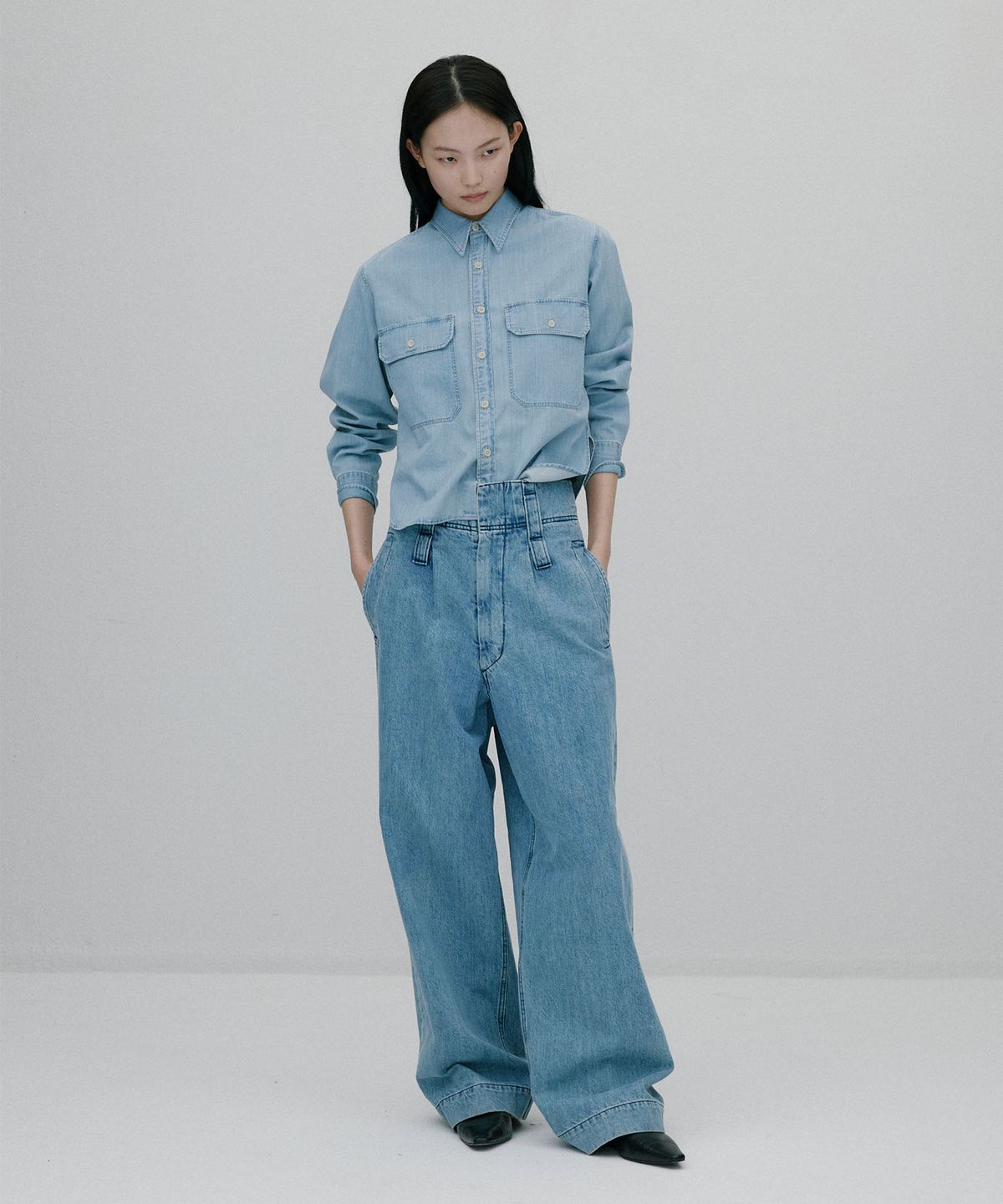 순진(SOONJEANS) 크롭 빅포켓 샴브레이 셔츠 [BLUE]