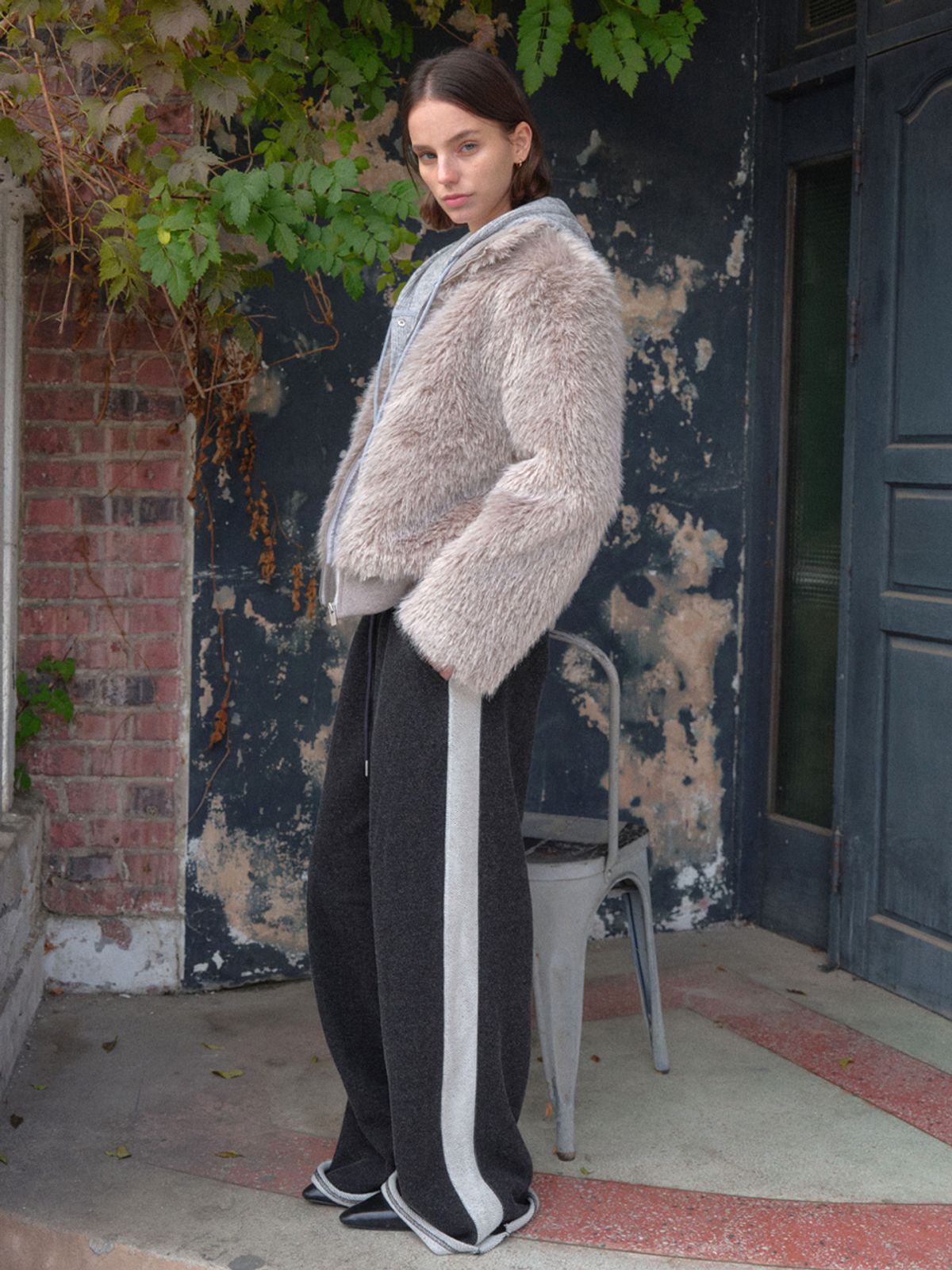 소플러(SOFLER) NUA DENIM SWEAT PANTS_CHARCOAL