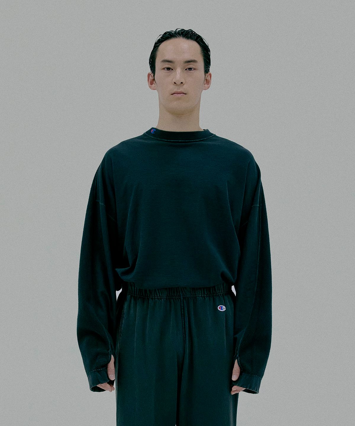 챔피온(CHAMPION) 챔피온 X 엔할리우드 리버서블 롱슬리브 티셔츠 Off Black