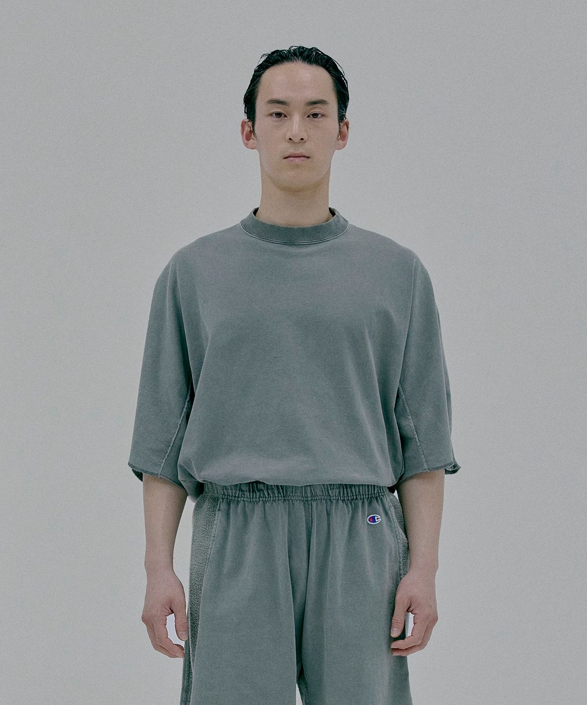 챔피온(CHAMPION) 챔피온 X 엔할리우드 리버서블 티셔츠 Dark Grey