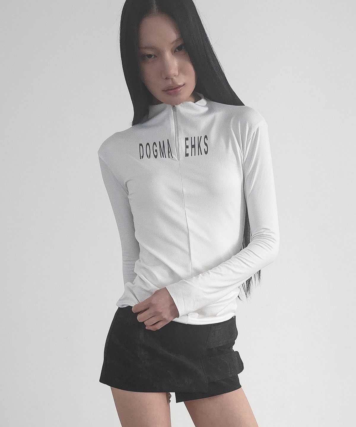 도그마 엑스(DOGMA EHKS) HALF ZIP-UP TOP WHITE