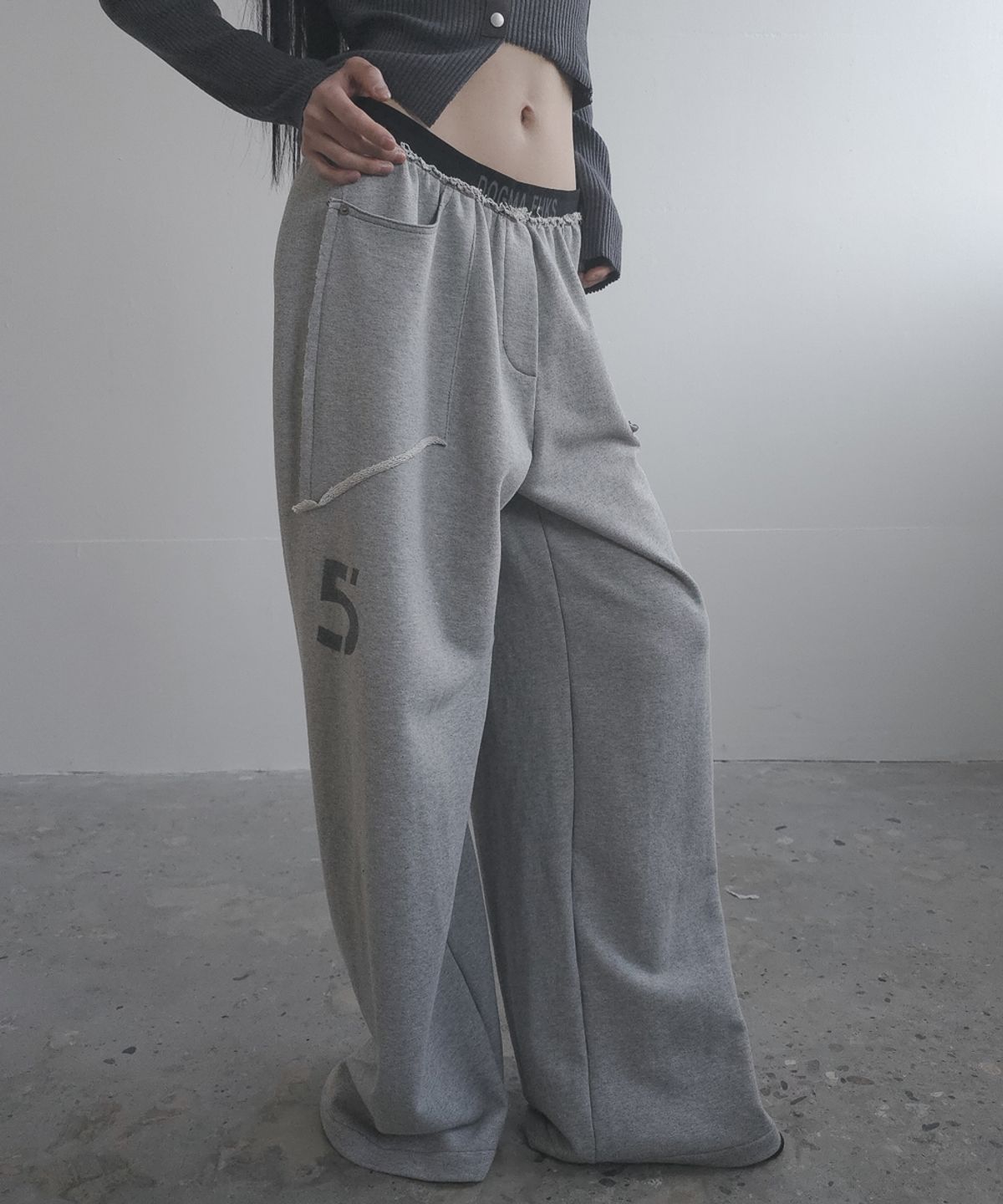 도그마 엑스(DOGMA EHKS) RAW EDGE WIDE SWEAT PANTS GREY