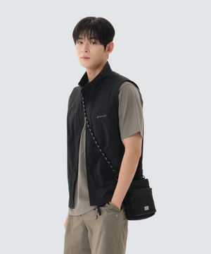 타슬란 스탠드넥 베스트 (S26MMLVE50) Black