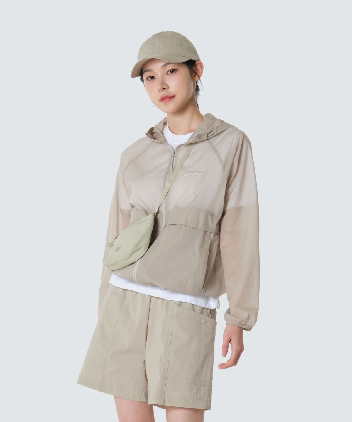 스노우피크 어패럴(SNOWPEAK APPAREL) 피코 초경량 여성 바람막이 (S26MWTWB71) Sand Beige
