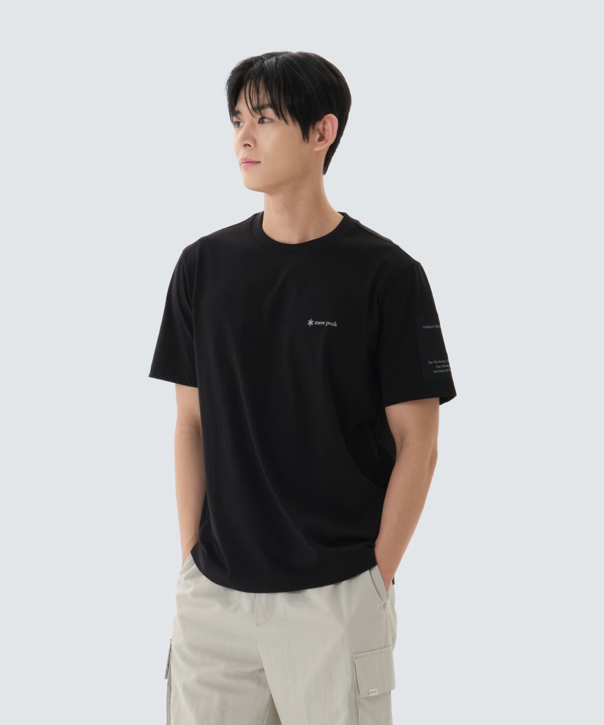 스노우피크 어패럴(SNOWPEAK APPAREL) 에어로쿨 소매 우븐 패치 반팔 티셔츠 (S26MMFTS28) Black