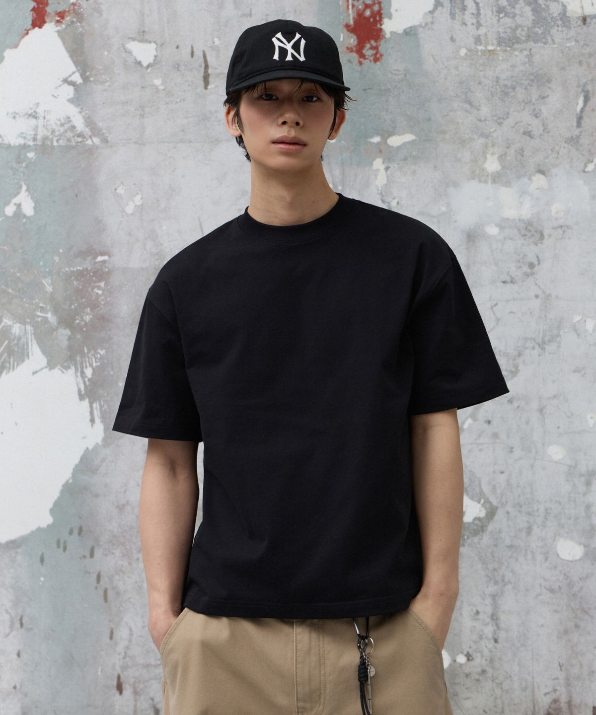 에이지오디(AGOD) 백 인시전 크롭 하프 티셔츠 [블랙]