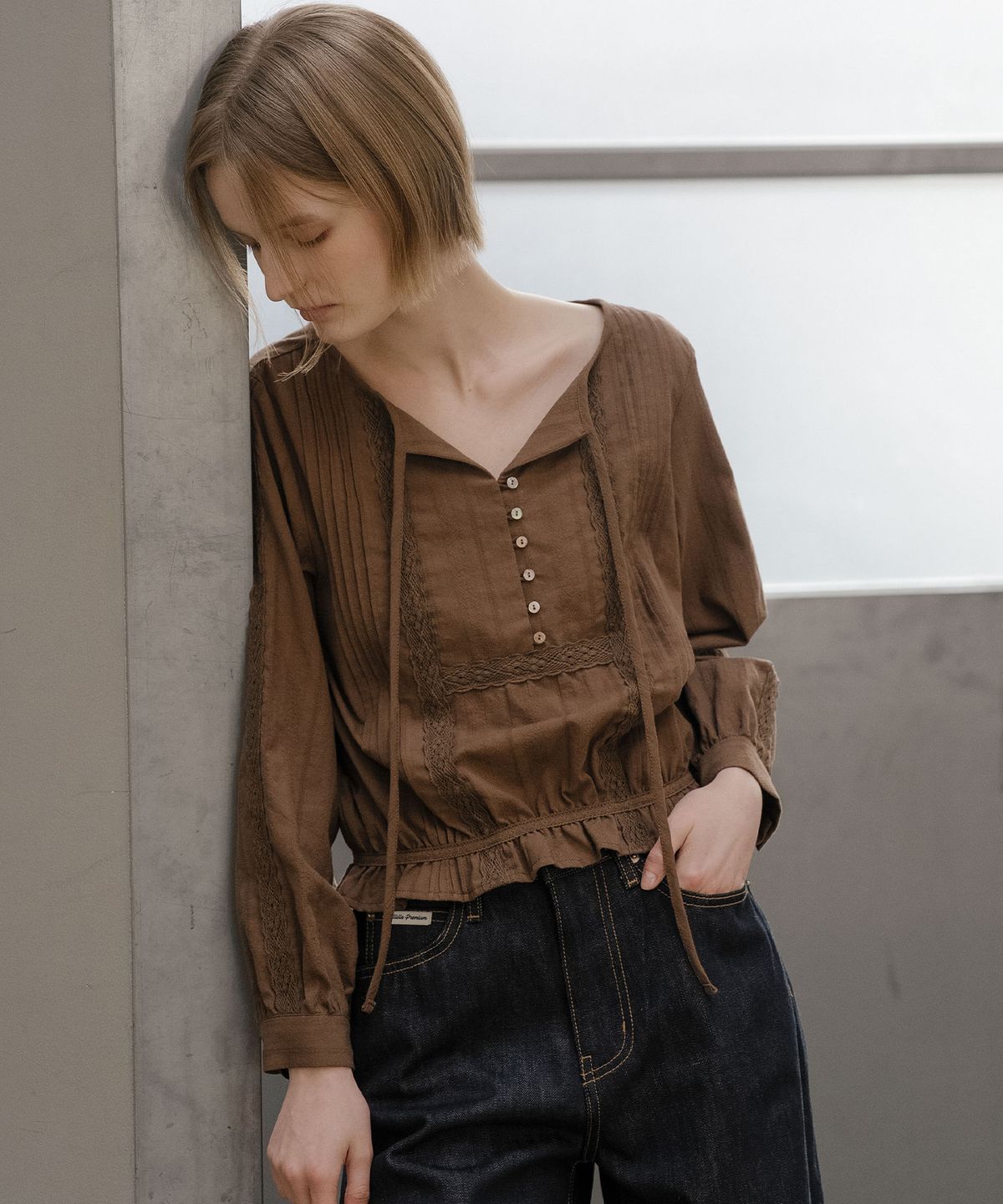 틸아이다이(TILL I DIE) Lace tie point blouse [TISP06BL08]_Brown