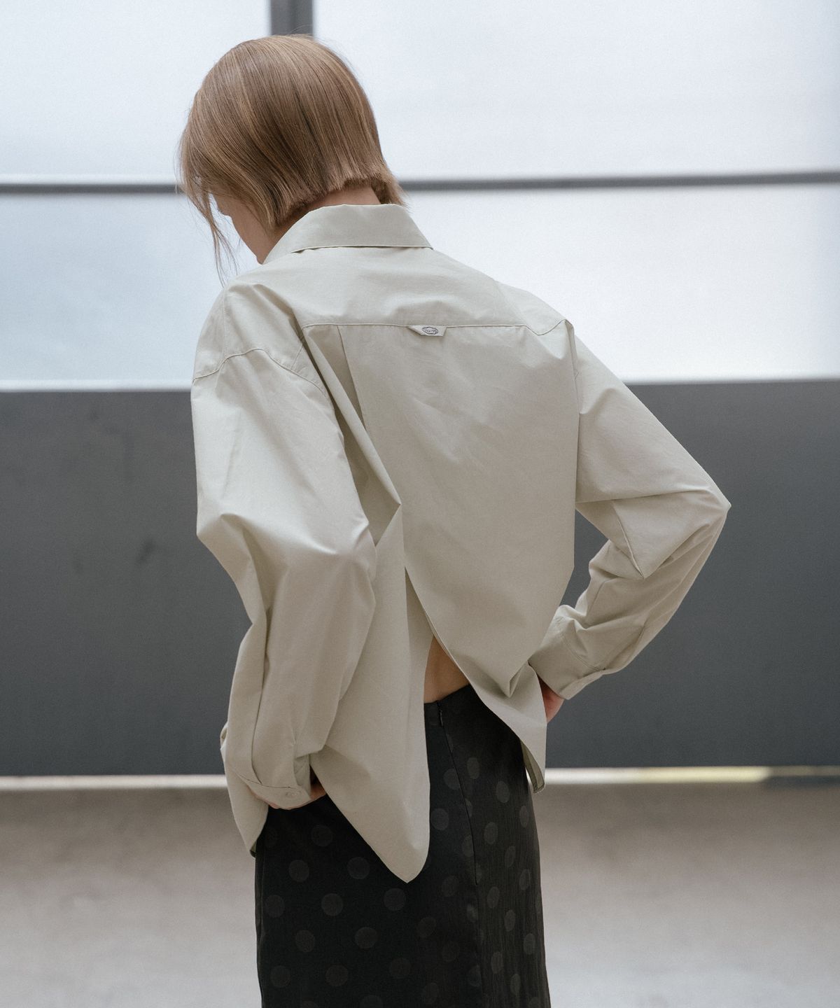 틸아이다이(TILL I DIE) Backslit detail soft cotton shirt_Light khaki