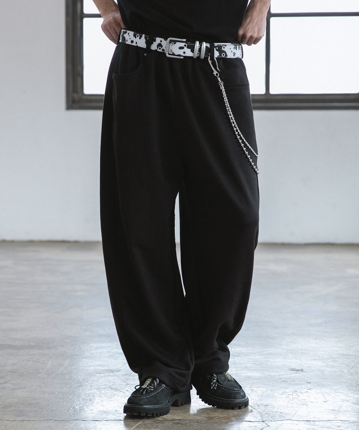 버닝카포네(BURNING CAPONE) BC 커브드 벨트 스웻팬츠 (BLACK)