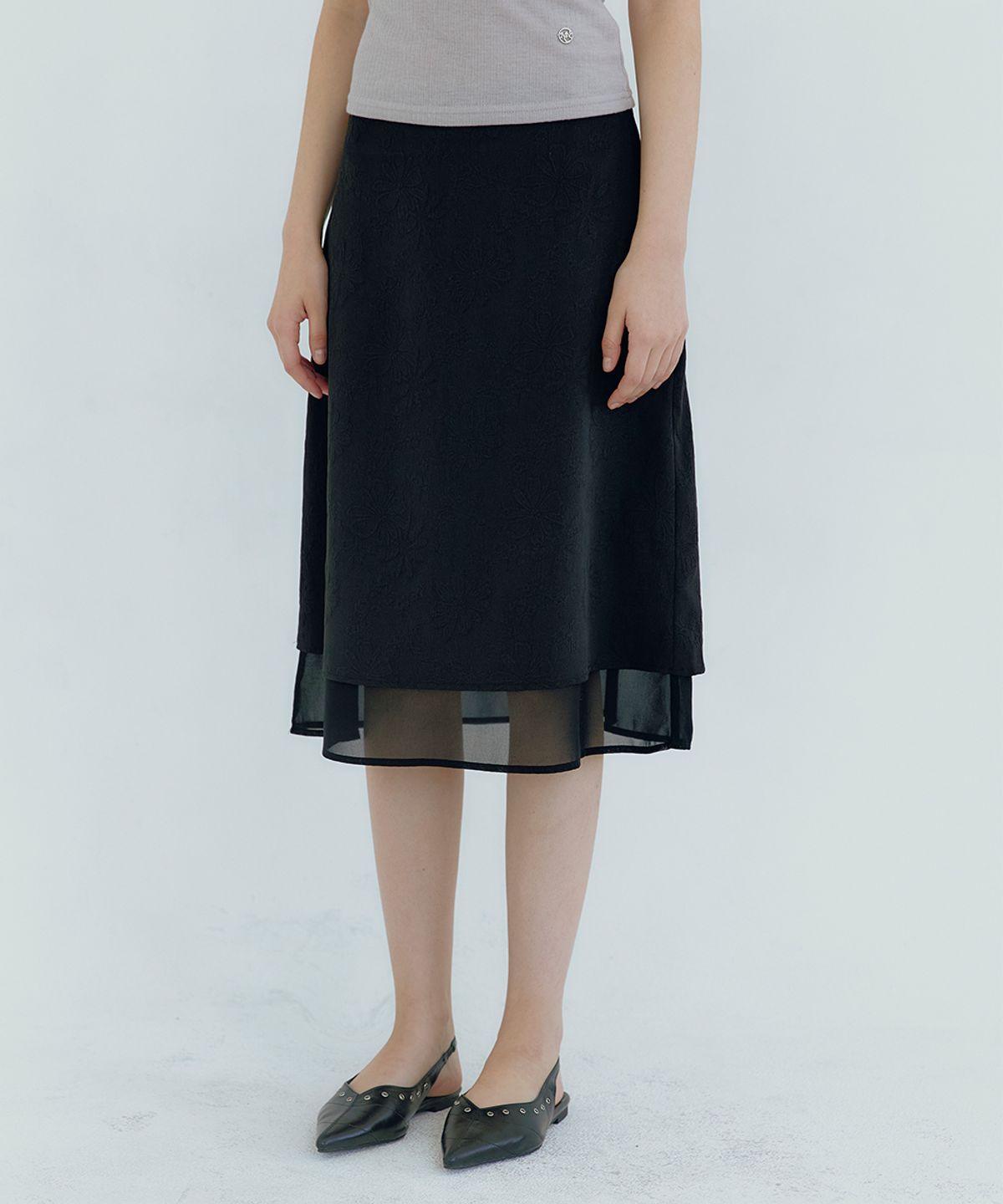 미케네(MICANE) 라이야 플라워 자가드 레이어드 미디 스커트