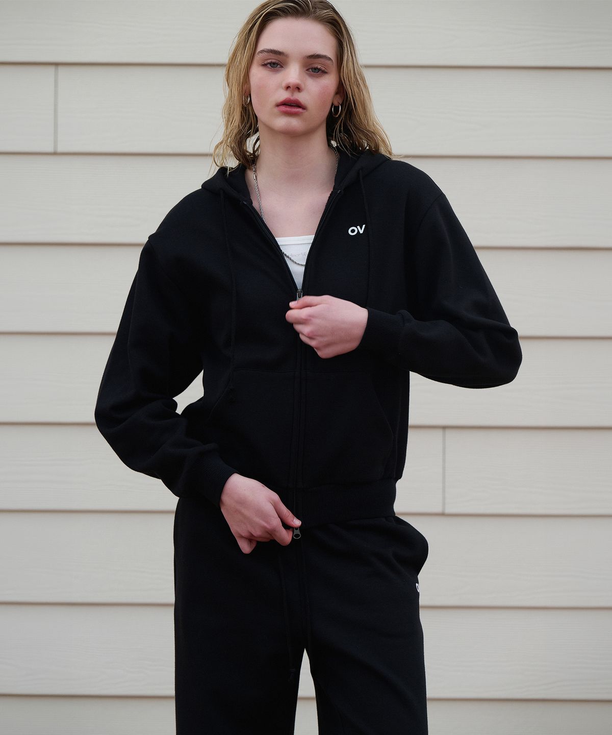 아웃도어 보이스(OUTDOOR VOICES) OV LOGO ZIP UP SWEAT HOODIE (BLACK)