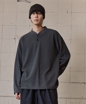 차이나 헨리넥 엠보 긴팔 티셔츠 챠콜