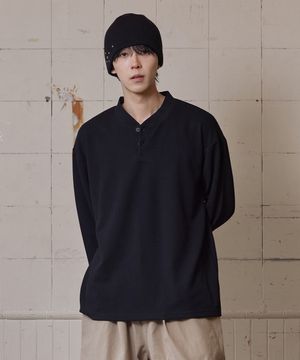 차이나 헨리넥 엠보 긴팔 티셔츠 블랙