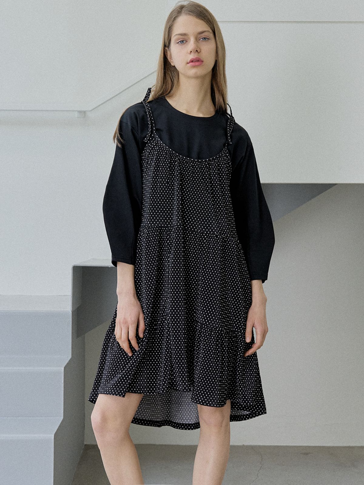 아방(AVANT-G) Wave Sleeve Round T-shirt - BLACK