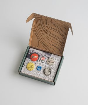 19XX GRAPHIC BADGE mixed