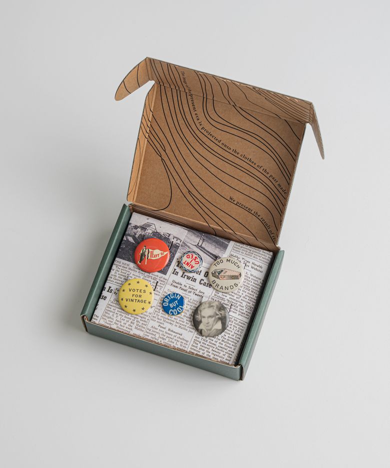 19XX GRAPHIC BADGE mixed