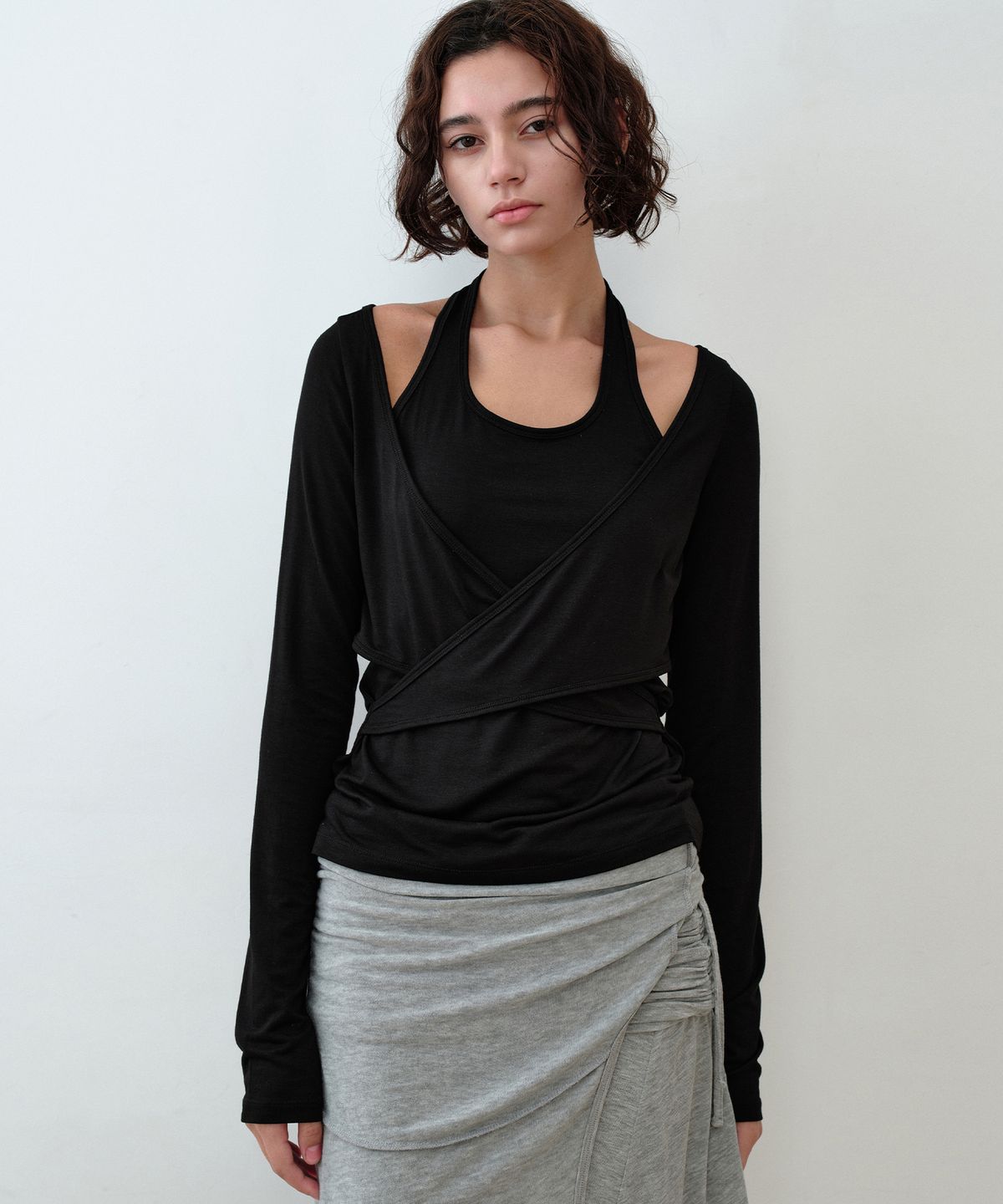 시메트릭 퍼센트(SYMMETRICPERCENT) Halter Layered X Wrap Top / Black