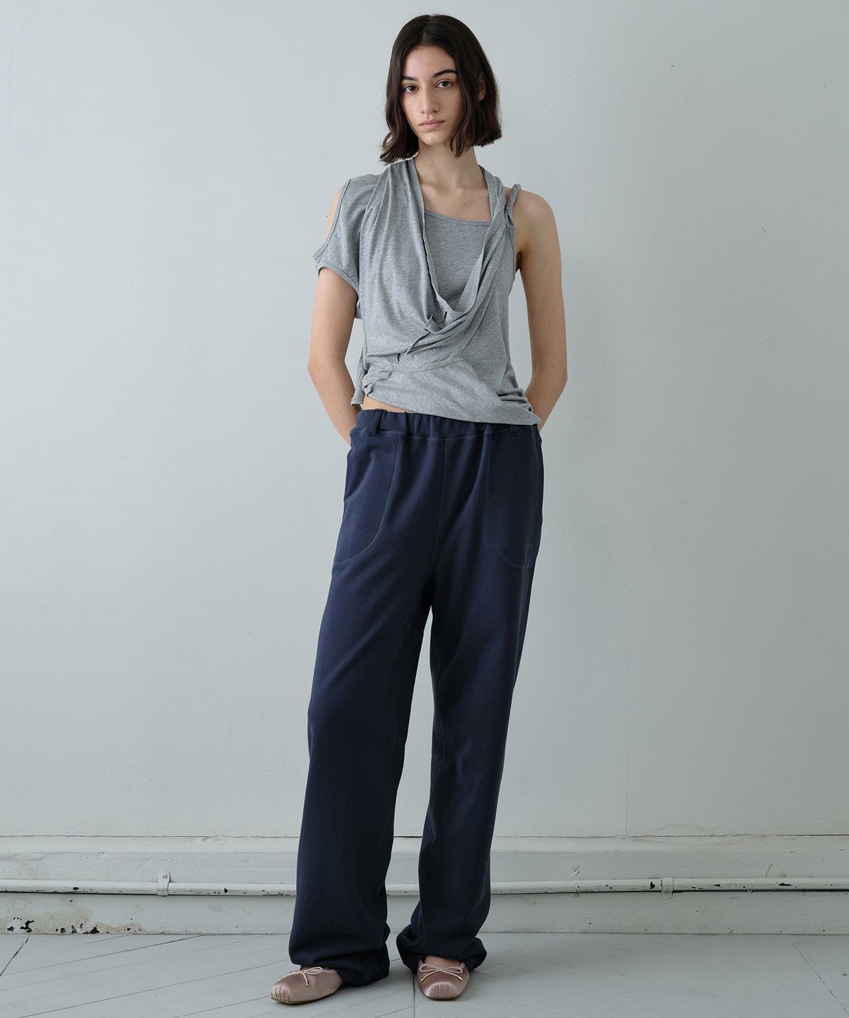 시메트릭 퍼센트(SYMMETRICPERCENT) Stitch Sweat Pants / Navy