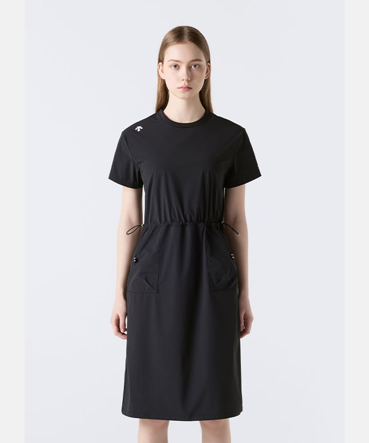 데상트(DESCENTE) 우먼스 쿨링 우븐 원피스 블랙 SR122POP31