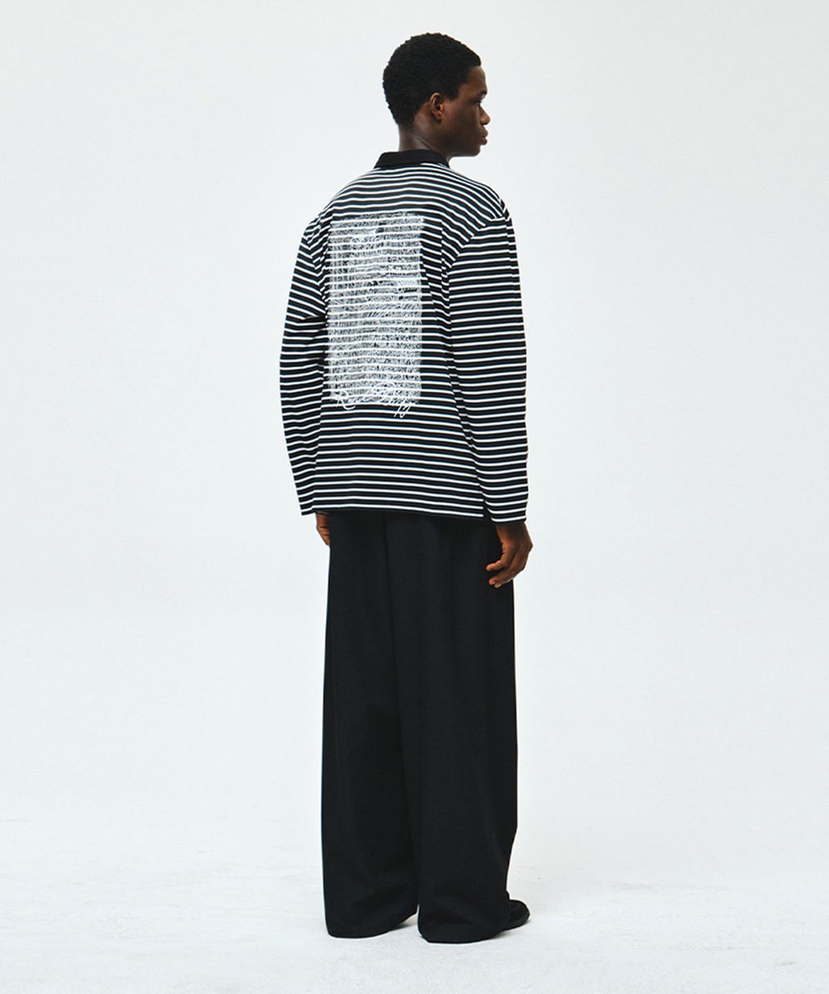 지오송지오(ZIOSONGZIO) [컬렉션] 라울 뒤피 스트라이프 카라 롱 슬리브 블랙 BI2TS210BK