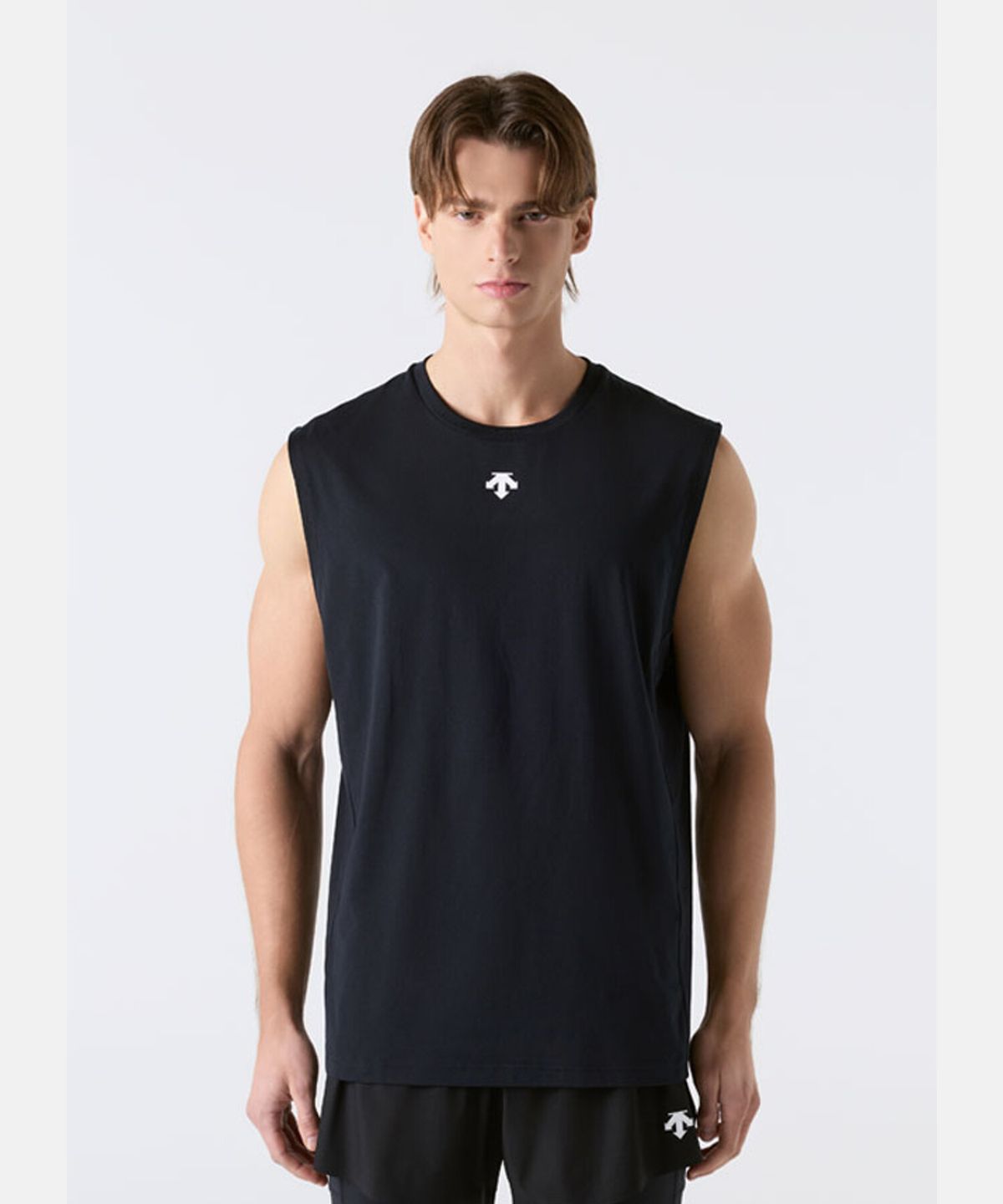 데상트(DESCENTE) 트레이닝 터프라이트 백 그래픽 슬리브리스 블랙 SR221TST42