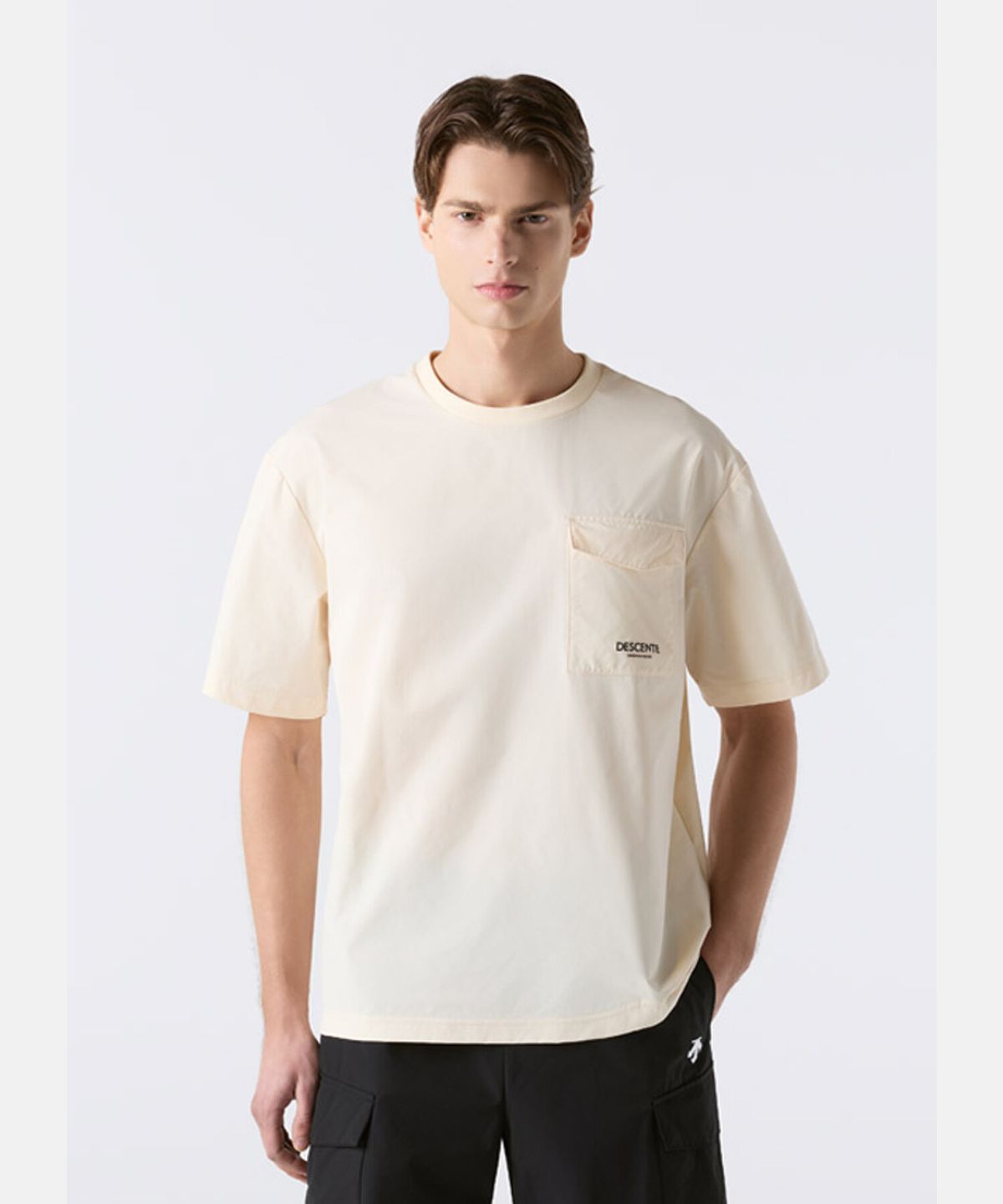 데상트(DESCENTE) 스트레치 우븐 반팔 티셔츠 아이보리 SR221UTS44