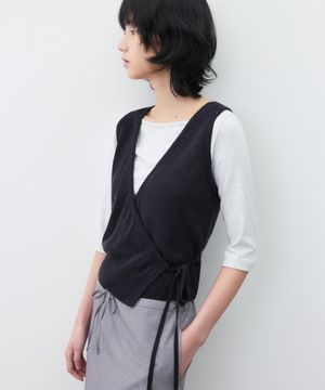 (우먼)린넨 레이어드 랩 베스트 니트 블랙