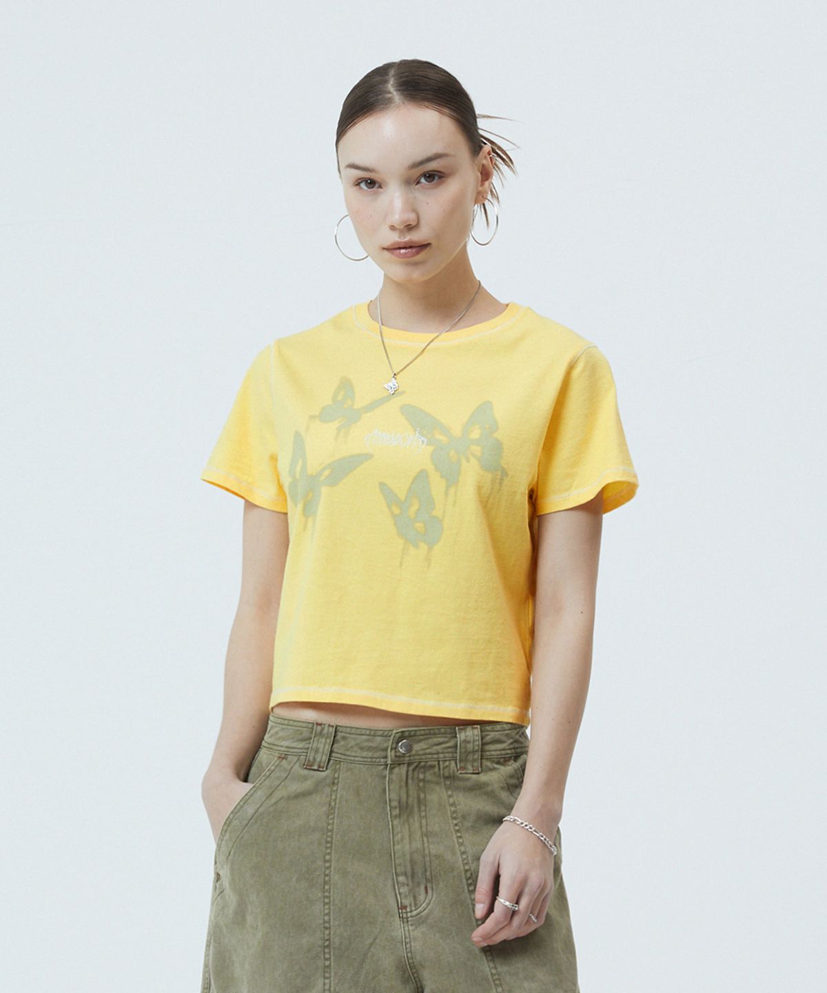 마하그리드(MAHAGRID) PIGMENT BUTTERFLY GOTH CROP TEE YELLOW(MG2GMFT533A)