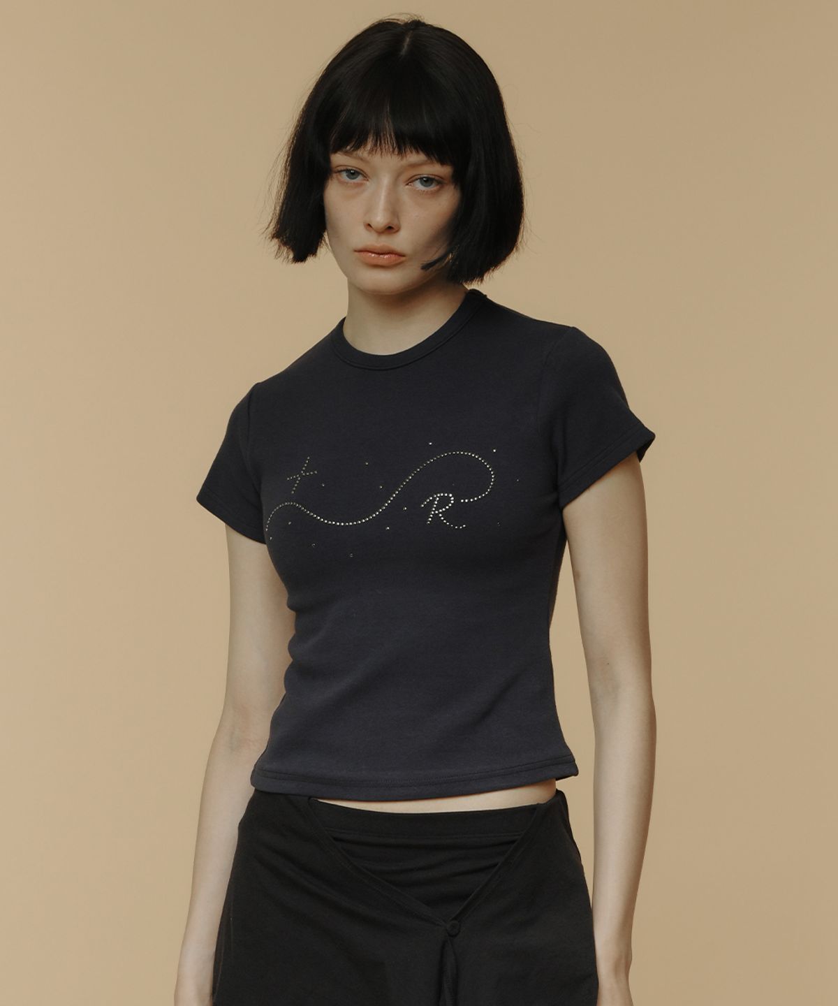 로맨티누어(ROMANTINUER) Signature R Wave Crop Cotton T-Shirt (Navy)