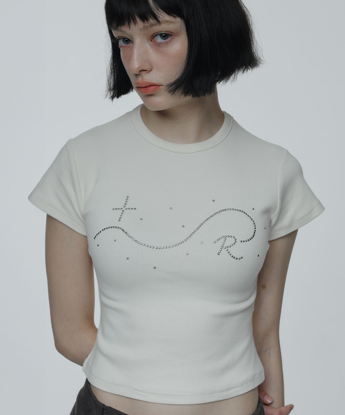 로맨티누어(ROMANTINUER) Signature R Wave Crop Cotton T-Shirt (Cream)