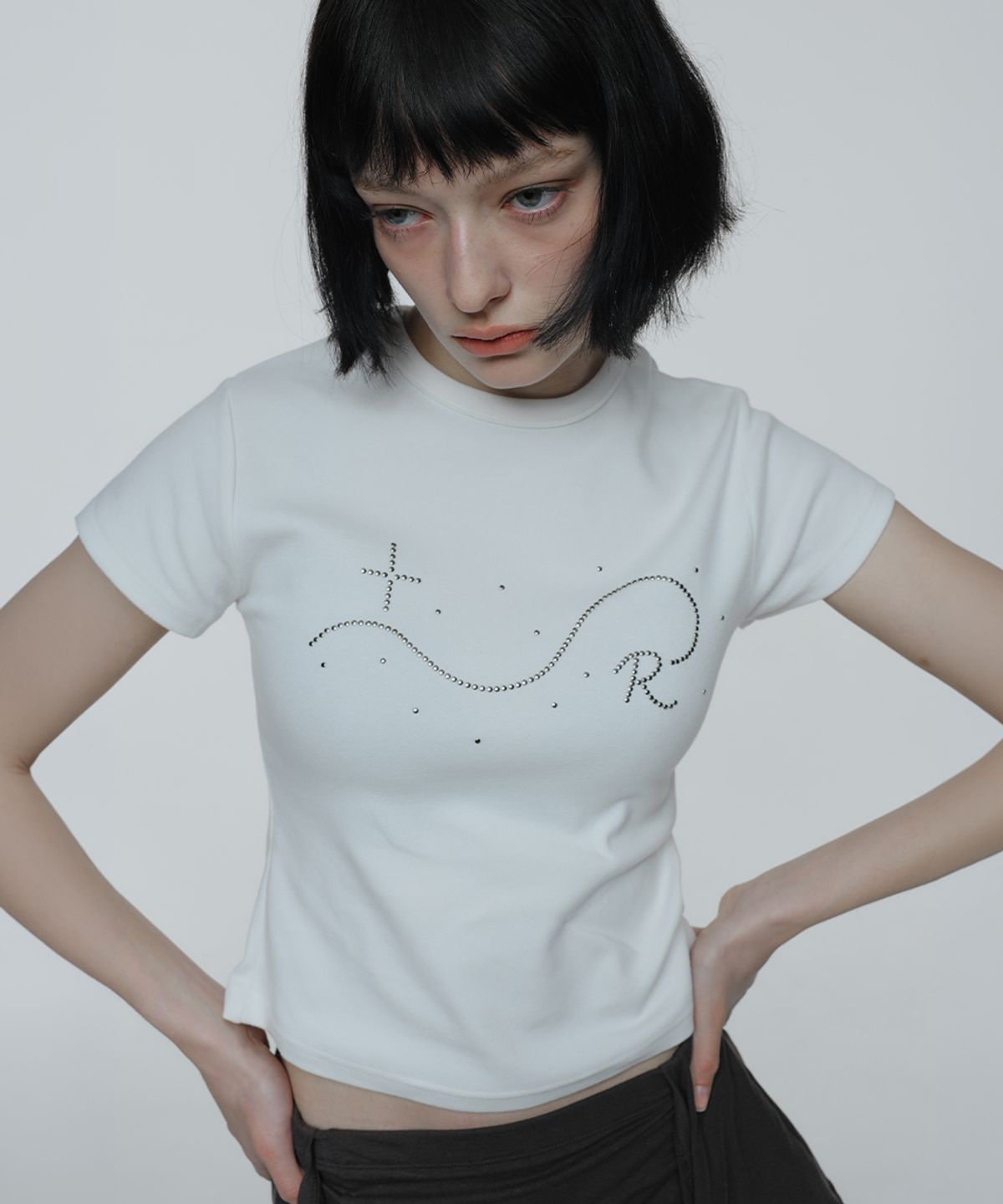 로맨티누어(ROMANTINUER) Signature R Wave Crop Cotton T-Shirt (White)