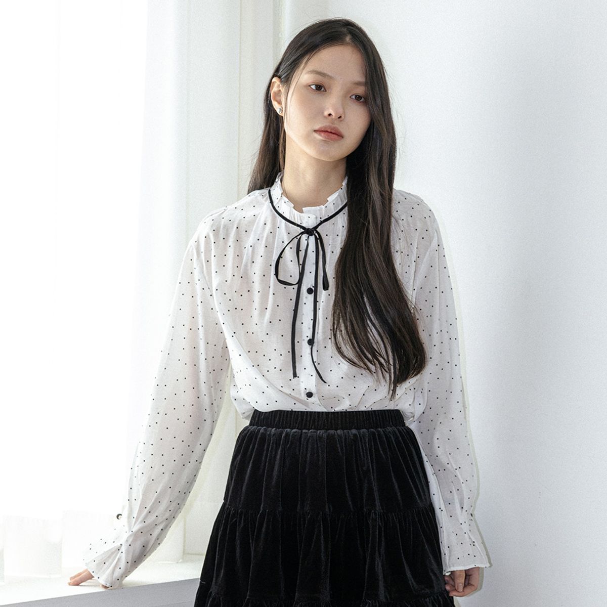 랭썬(LANGSON) LS_Velvet ribbon dot blouse_2color
