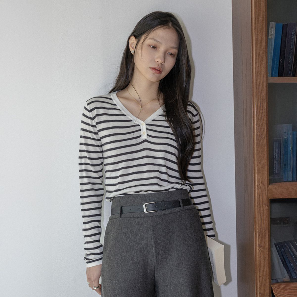 랭썬(LANGSON) LS_Stripe v neck knit top_2color