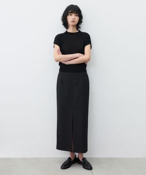 (우먼)프론트 슬릿 맥시 스커트 블랙