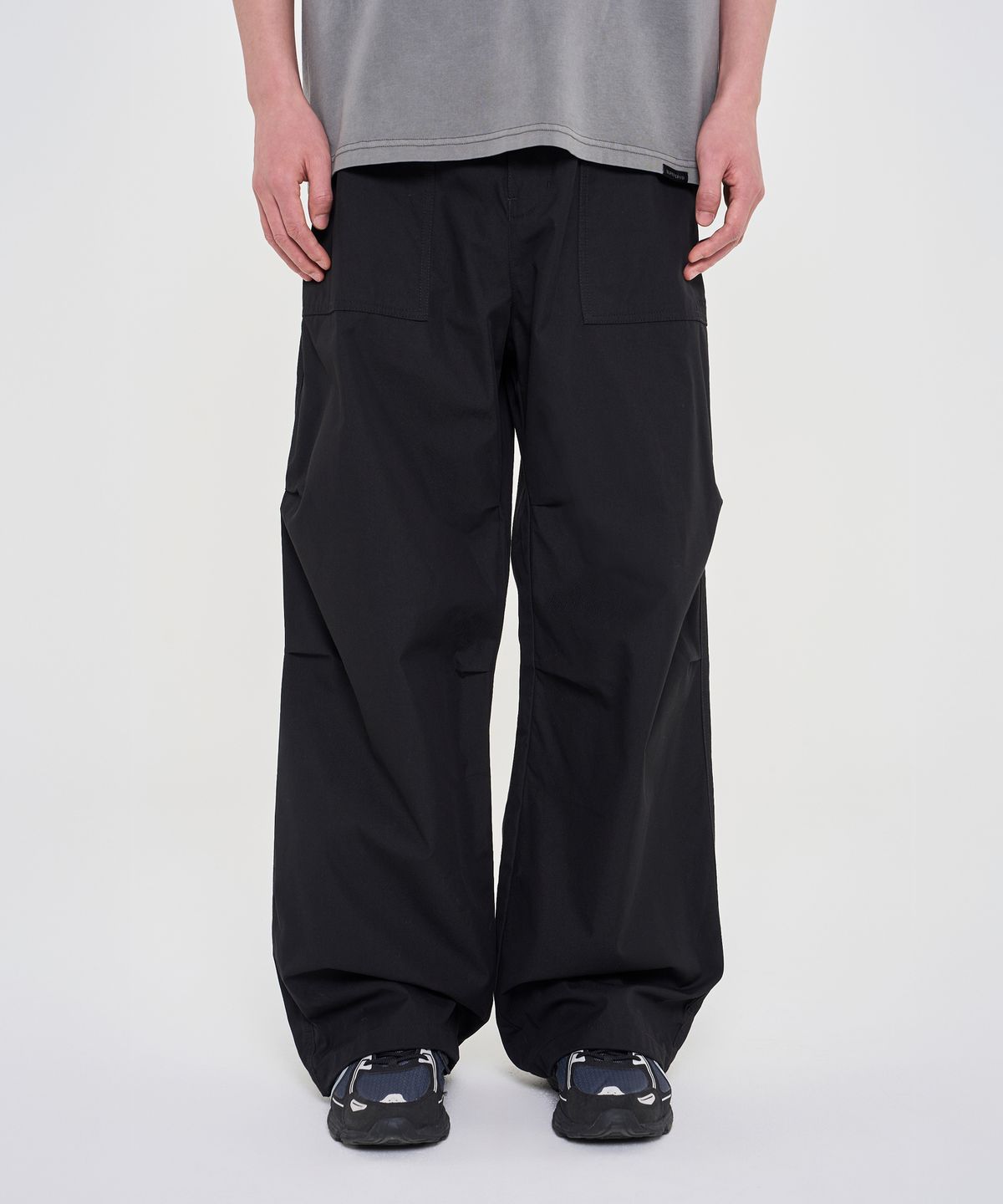 슈퍼드라이(SUPERDRY) 우븐 파라슈트 팬츠 블랙 SDULWCQ40BLK